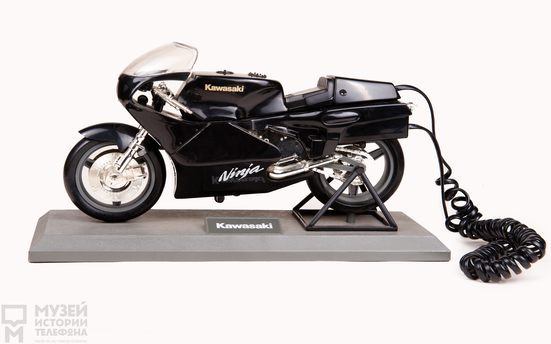 Сувенирный телефонный аппарат - мотоцикл "Kawasaki", модель "Ninja"