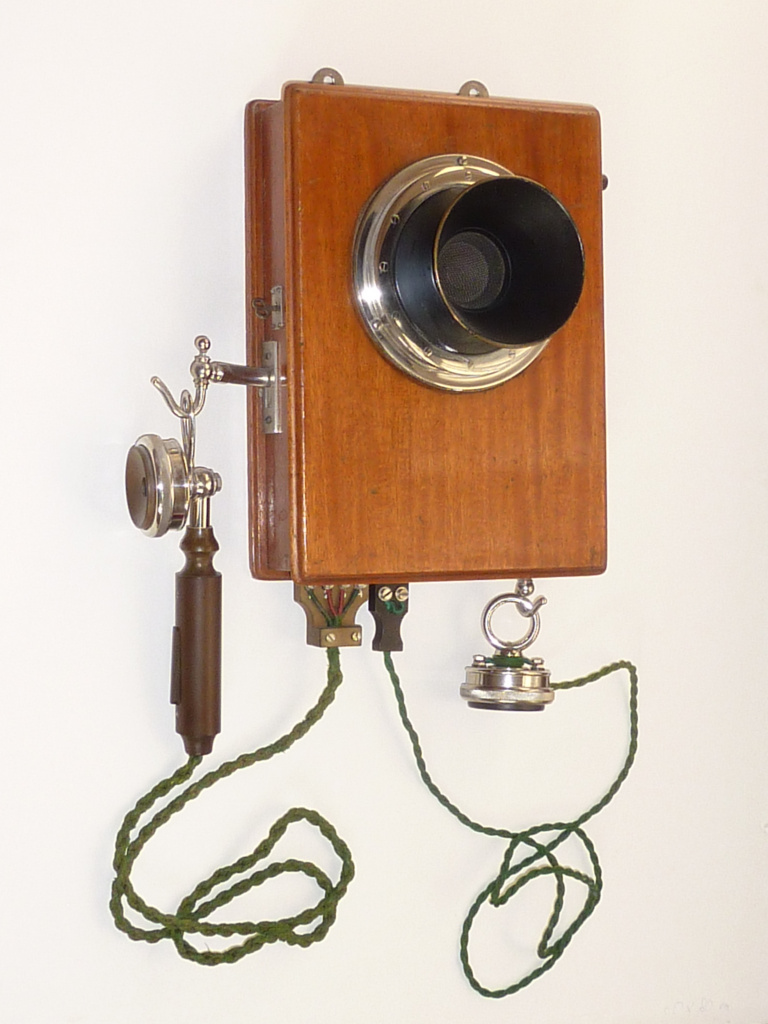 Рисунок-2_Ericsson-strong-current-telephone.JPG